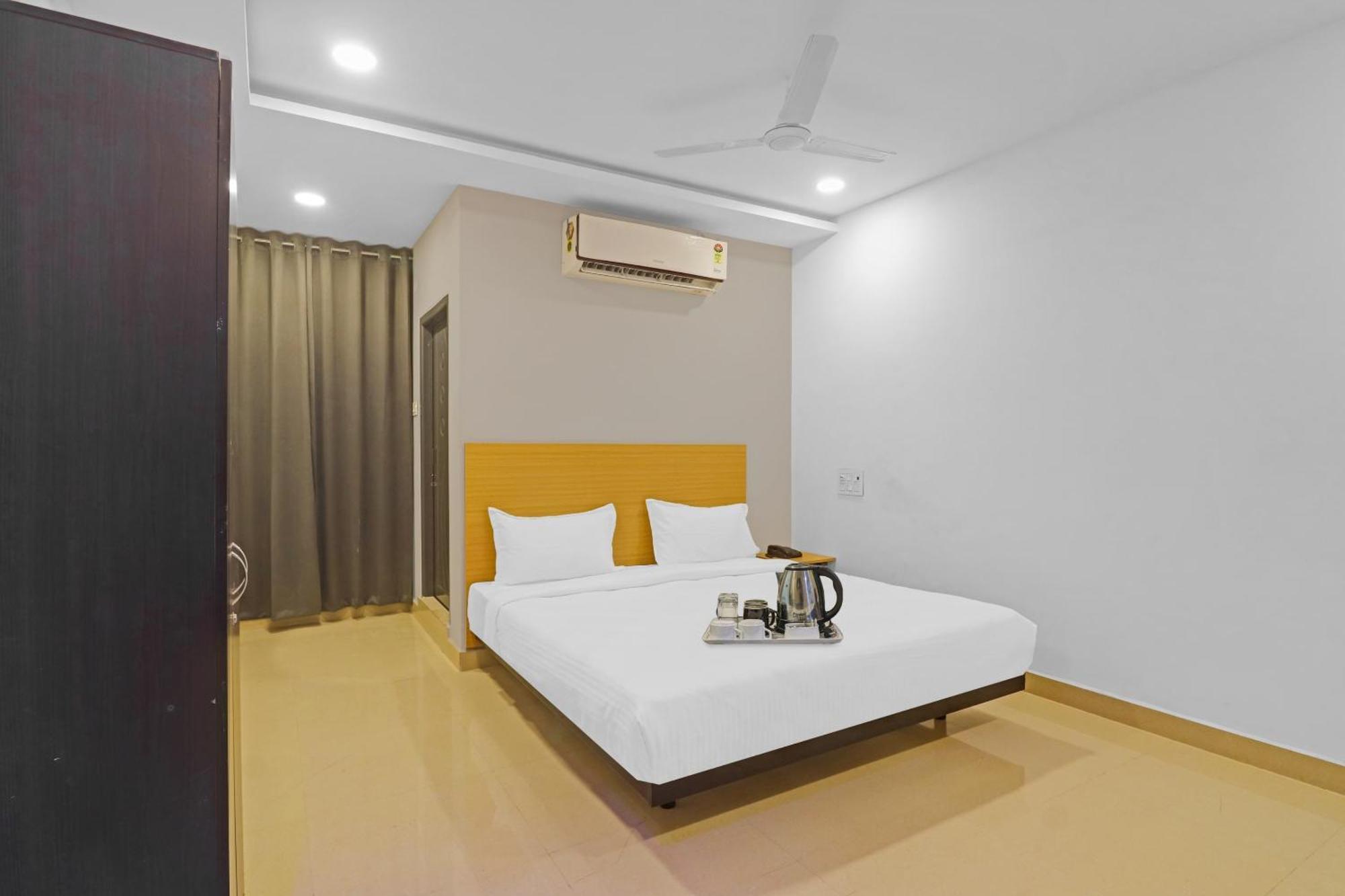 Super Townhouse Che Sigma Hotell Hyderabad Eksteriør bilde