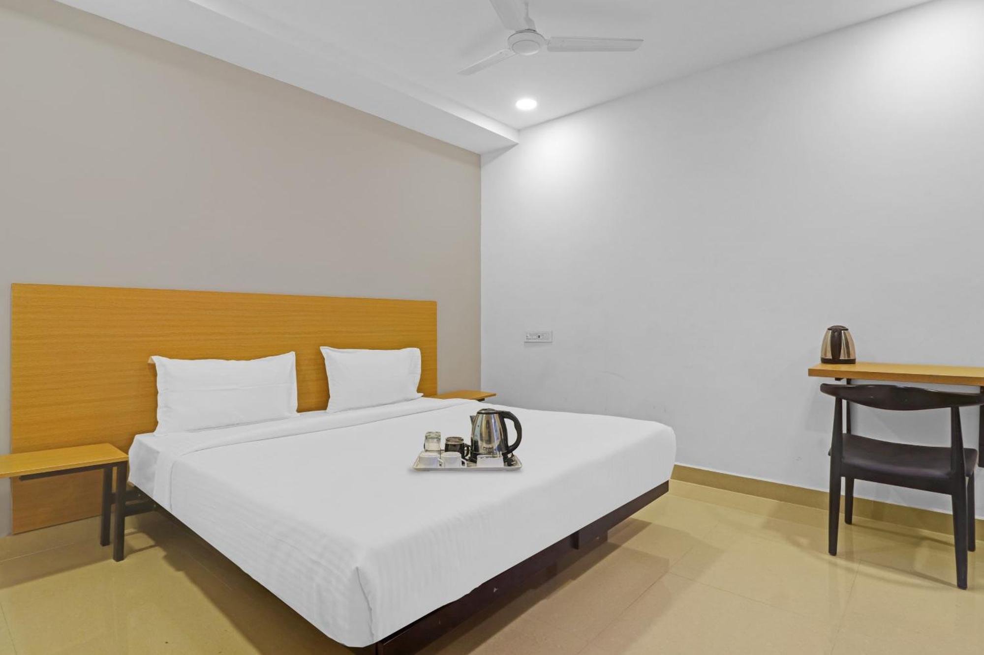 Super Townhouse Che Sigma Hotell Hyderabad Eksteriør bilde