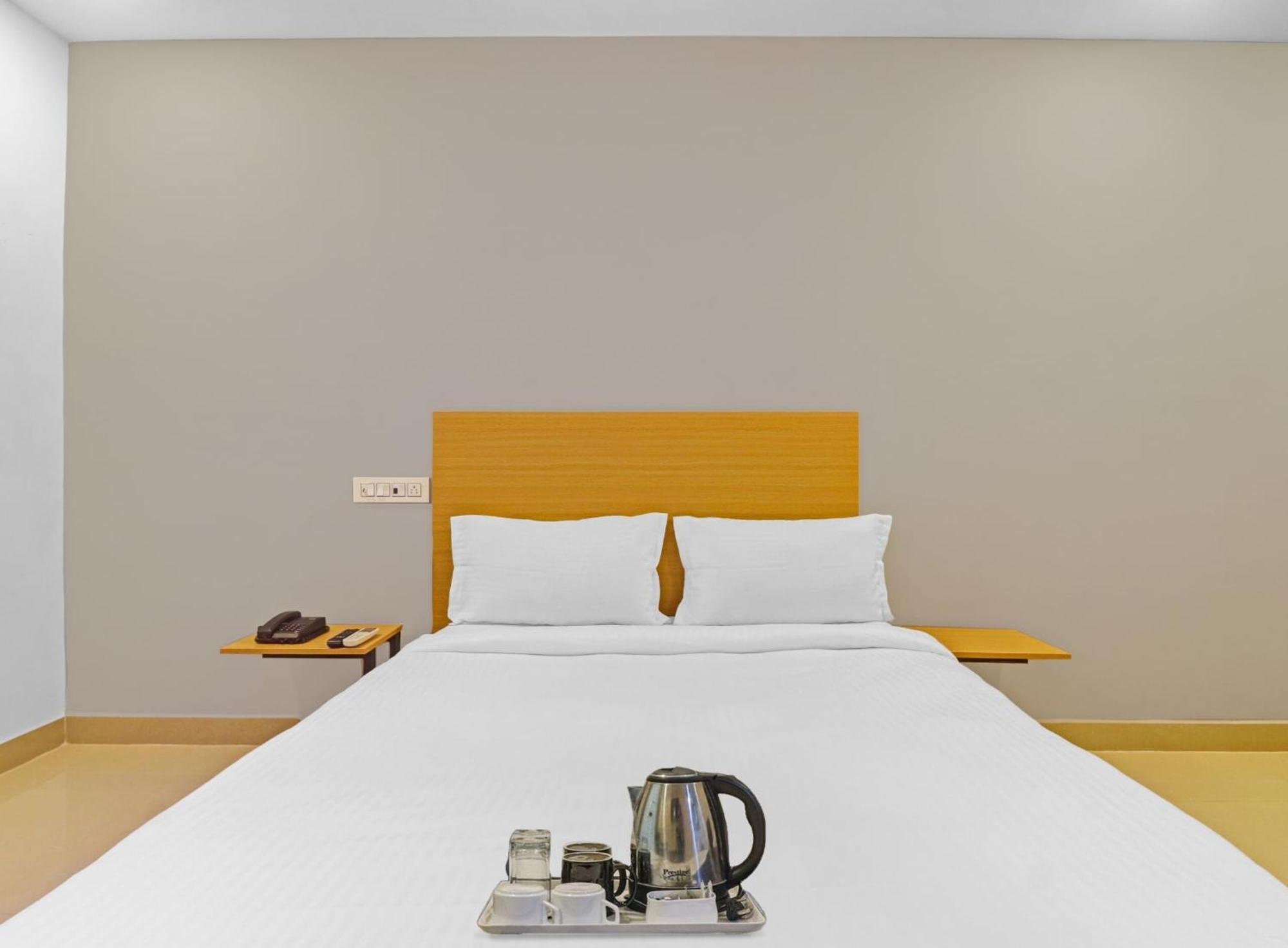 Super Townhouse Che Sigma Hotell Hyderabad Eksteriør bilde