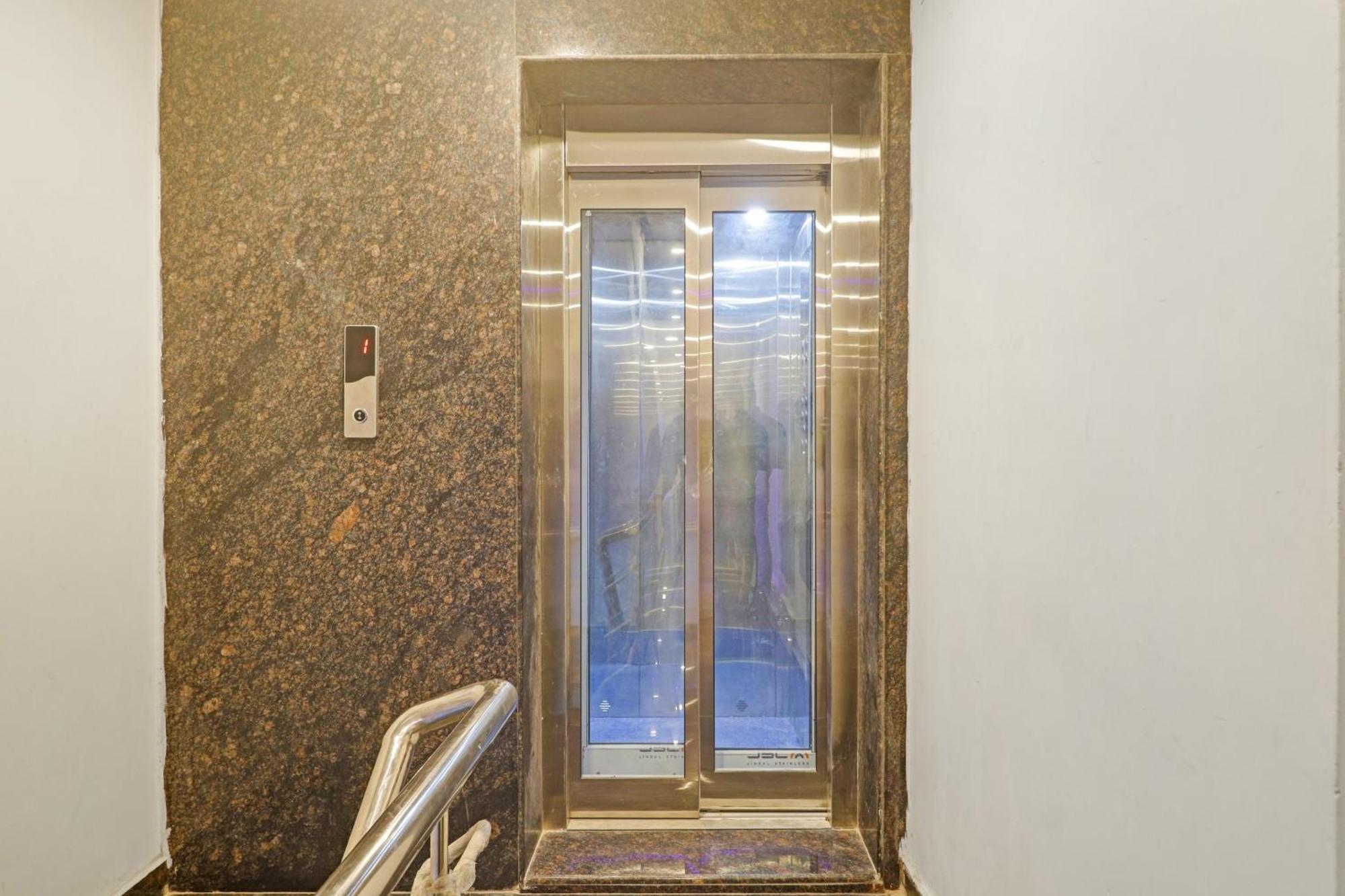 Super Townhouse Che Sigma Hotell Hyderabad Eksteriør bilde