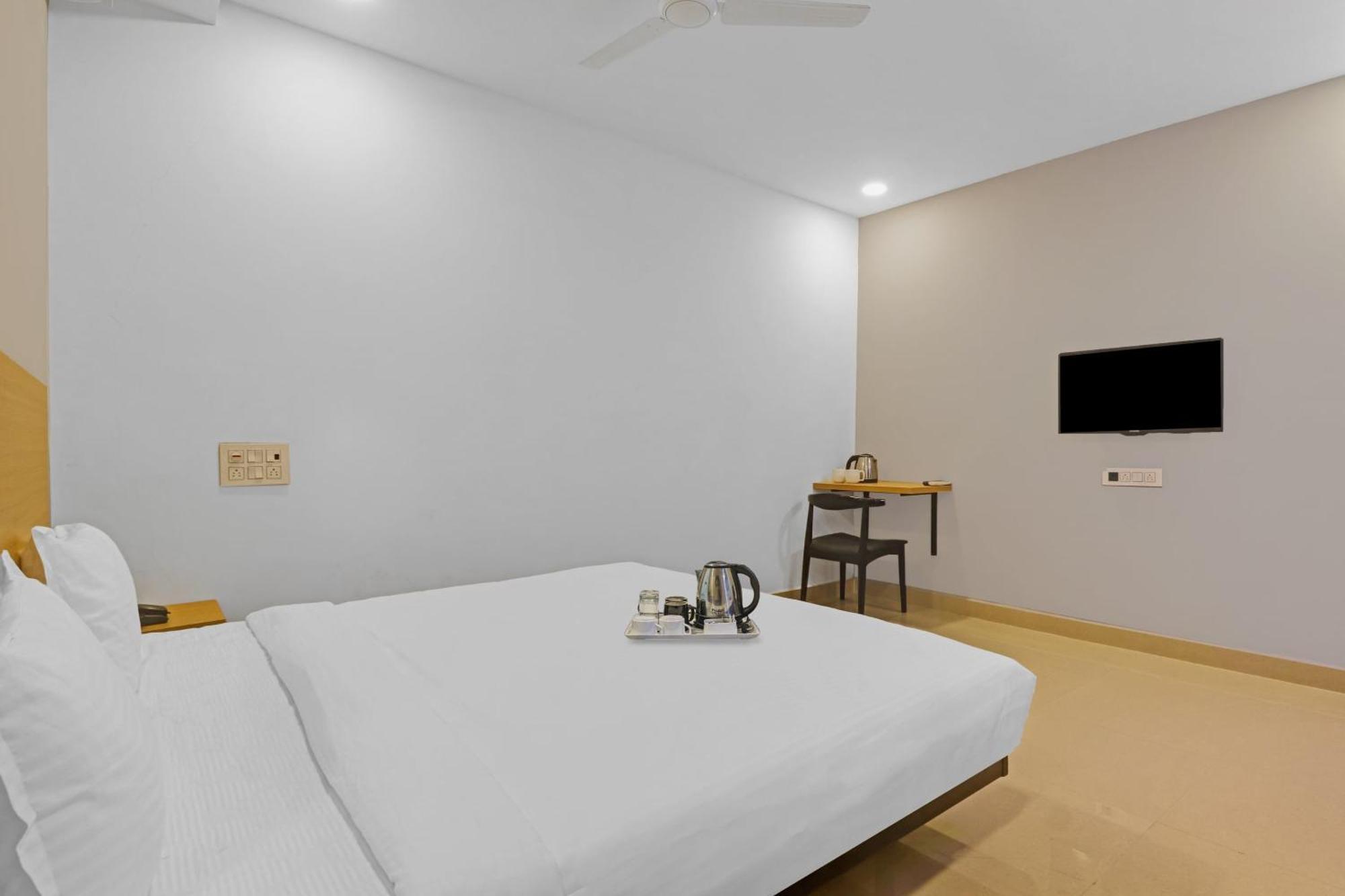 Super Townhouse Che Sigma Hotell Hyderabad Eksteriør bilde
