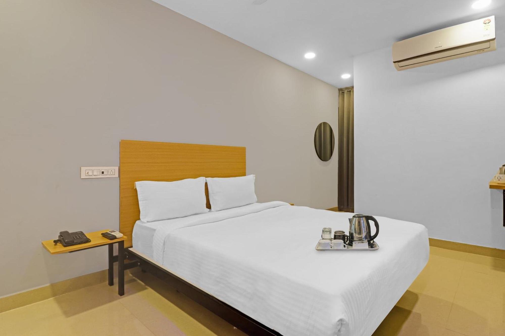 Super Townhouse Che Sigma Hotell Hyderabad Eksteriør bilde