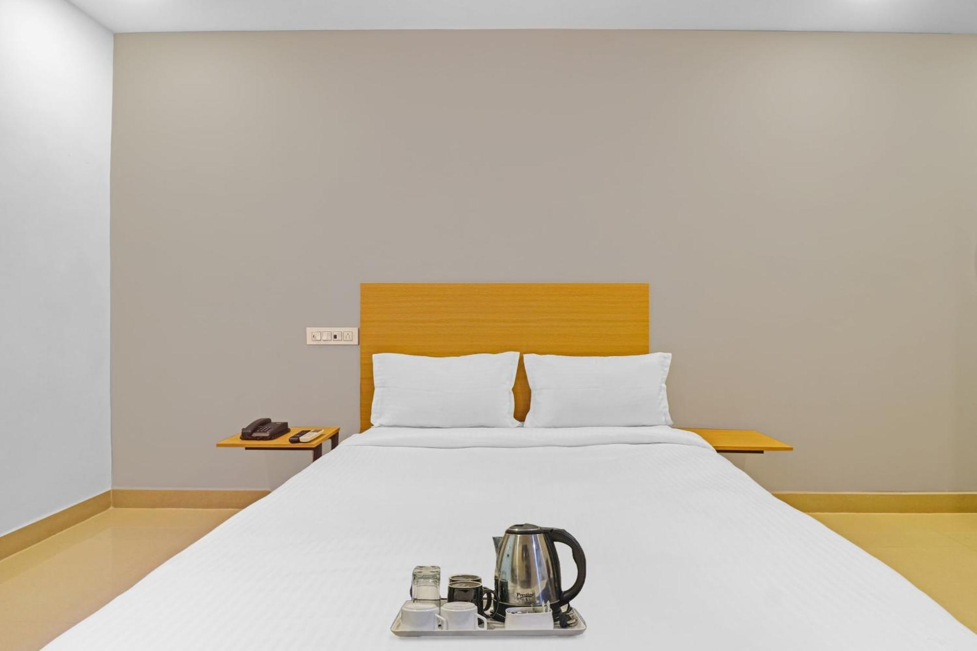 Super Townhouse Che Sigma Hotell Hyderabad Eksteriør bilde
