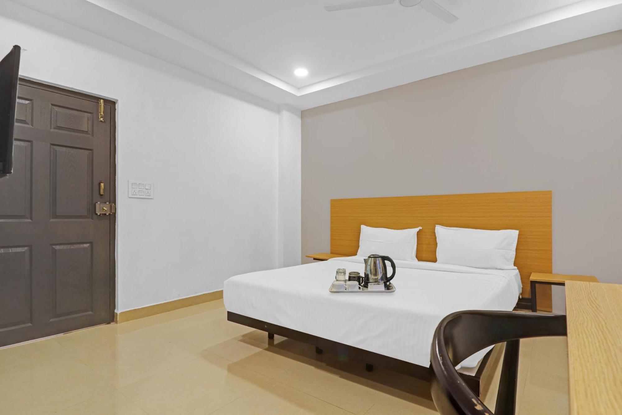 Super Townhouse Che Sigma Hotell Hyderabad Eksteriør bilde