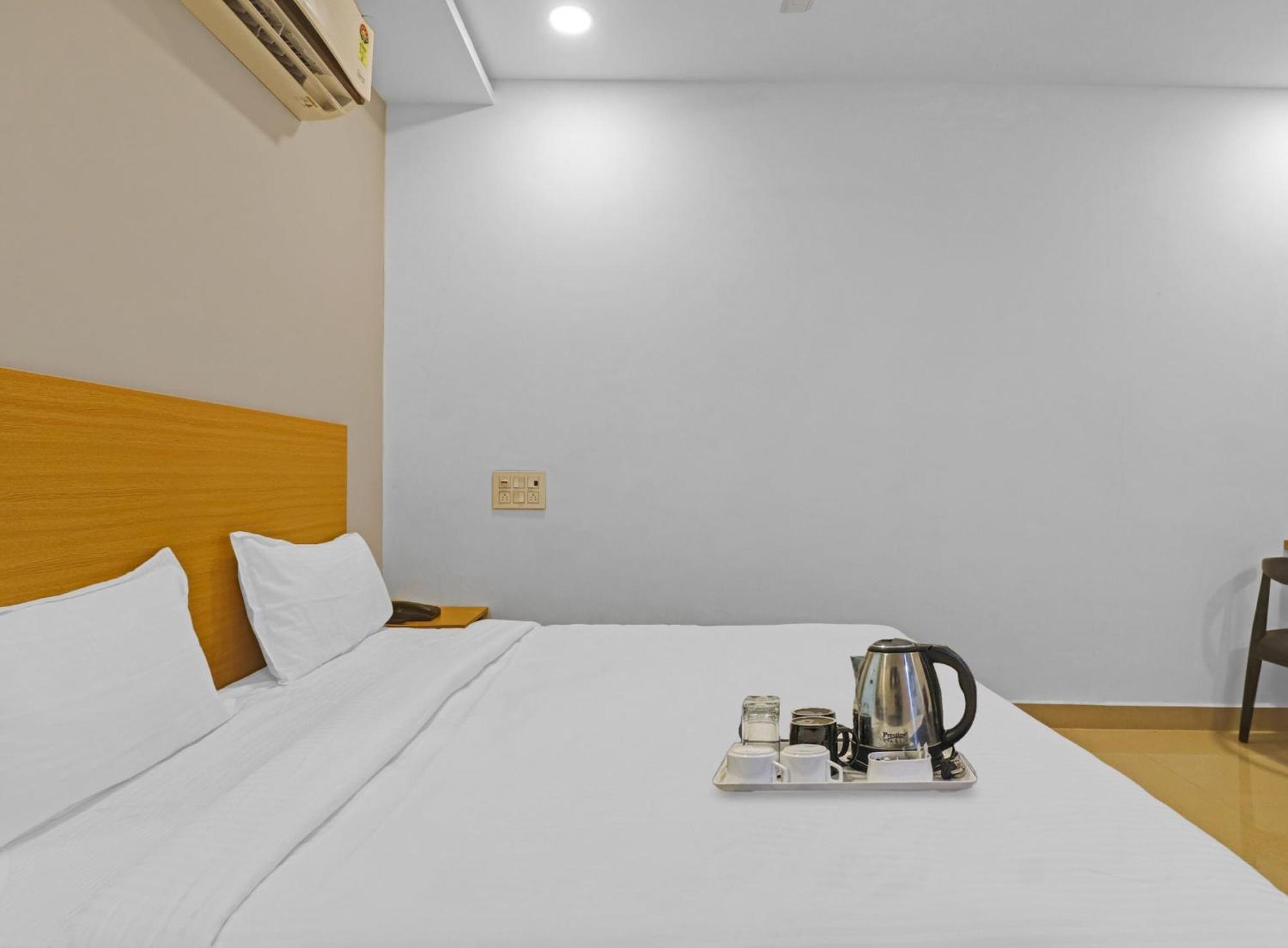 Super Townhouse Che Sigma Hotell Hyderabad Eksteriør bilde