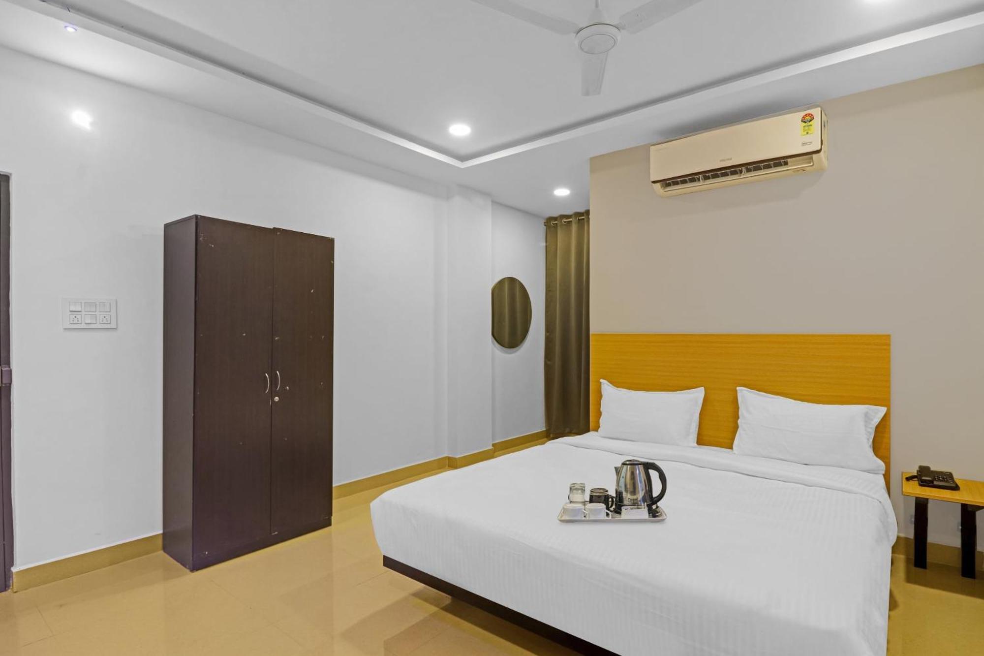 Super Townhouse Che Sigma Hotell Hyderabad Eksteriør bilde