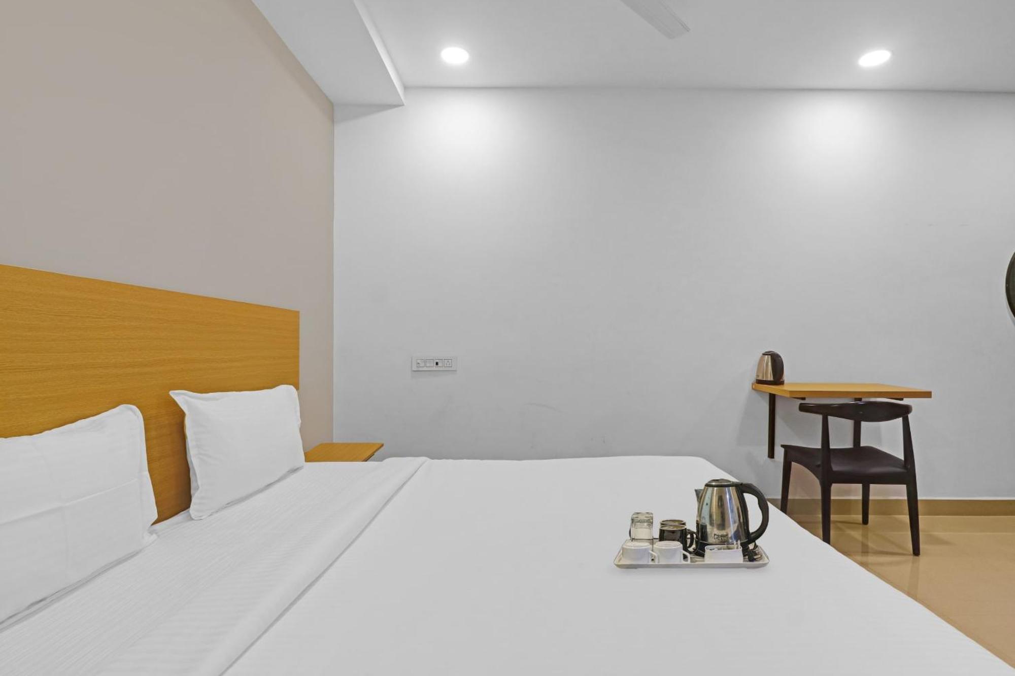 Super Townhouse Che Sigma Hotell Hyderabad Eksteriør bilde