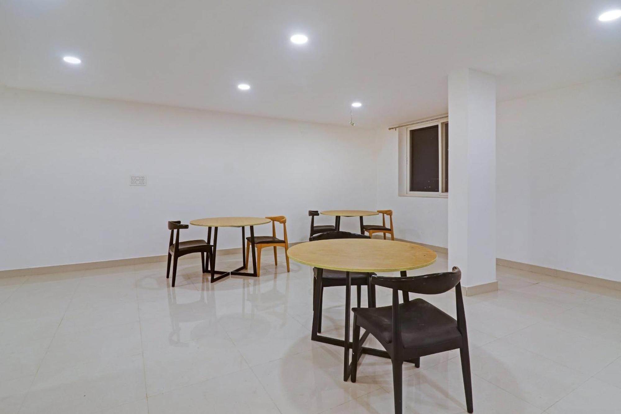 Super Townhouse Che Sigma Hotell Hyderabad Eksteriør bilde