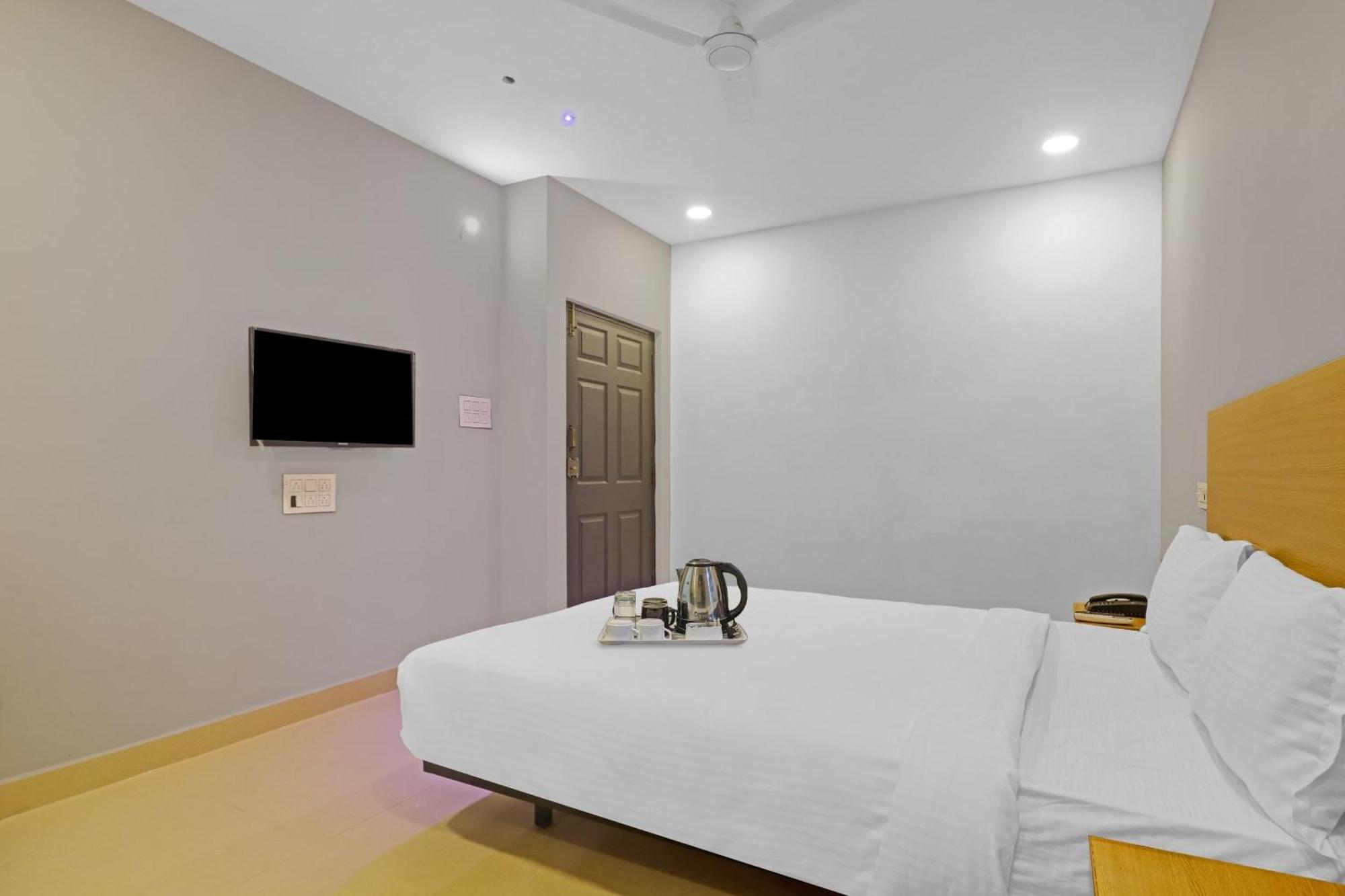 Super Townhouse Che Sigma Hotell Hyderabad Eksteriør bilde