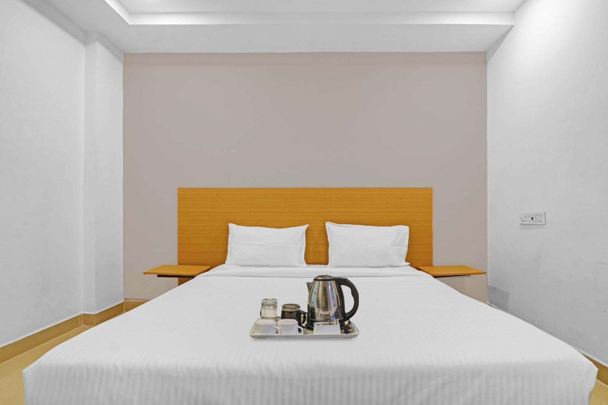 Super Townhouse Che Sigma Hotell Hyderabad Eksteriør bilde