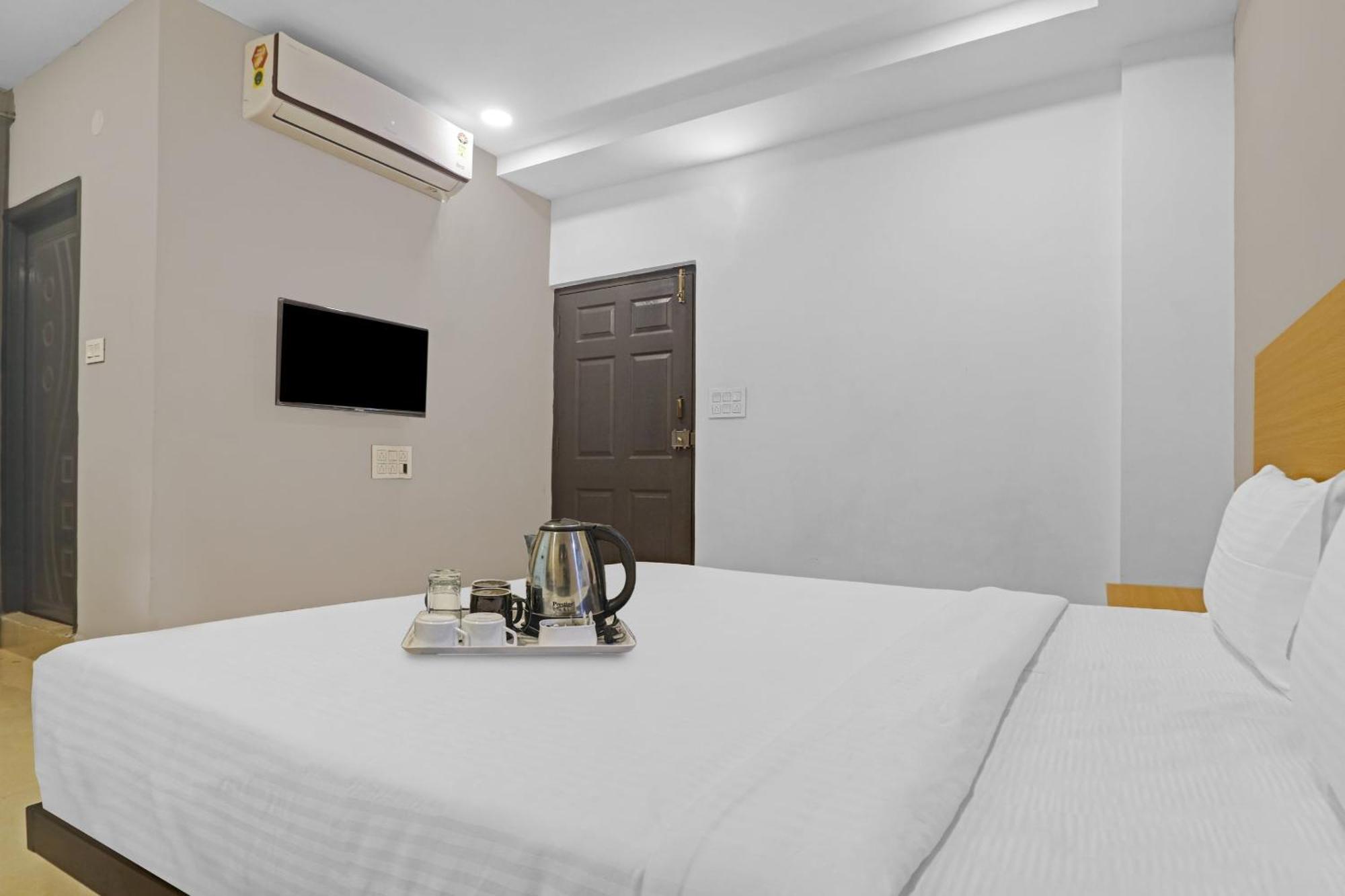 Super Townhouse Che Sigma Hotell Hyderabad Eksteriør bilde