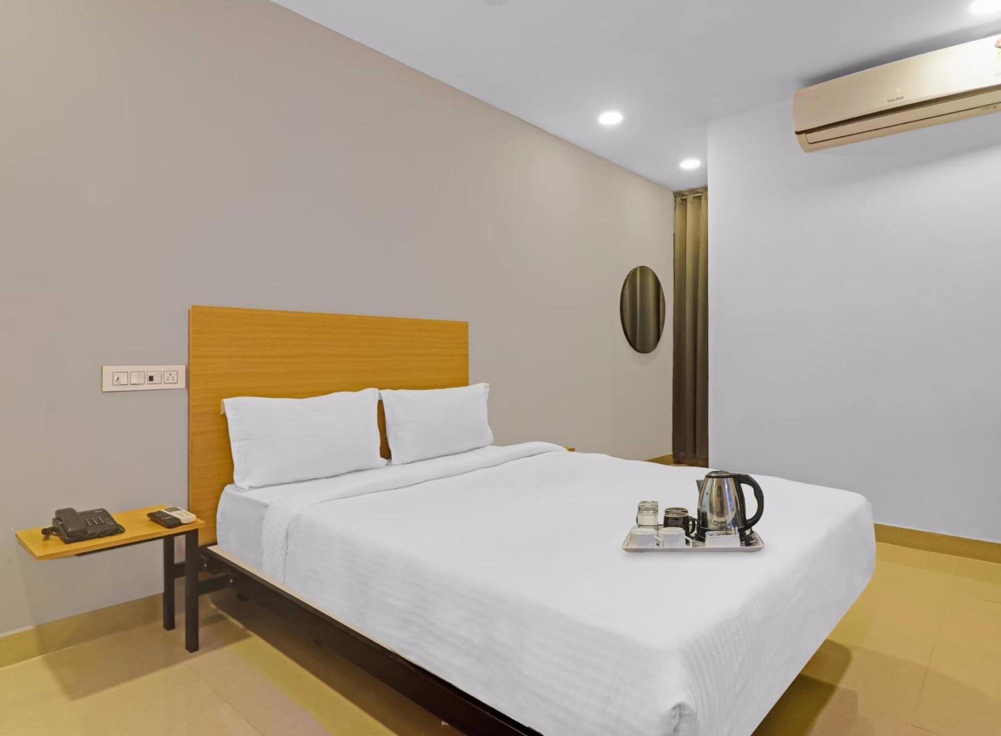 Super Townhouse Che Sigma Hotell Hyderabad Eksteriør bilde